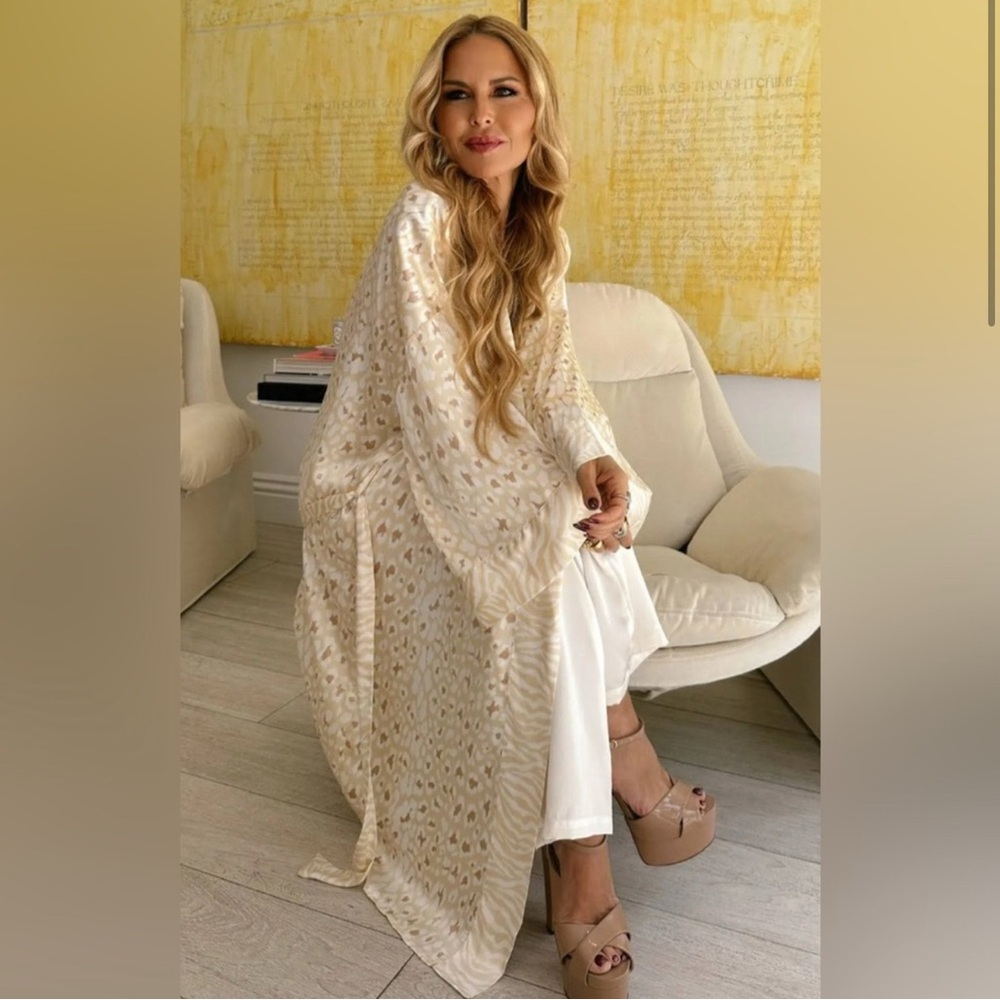 Show Me Your‎ Mumu x Curateur The Harlow Robe in Satin Yellow Animal Print SZ OS